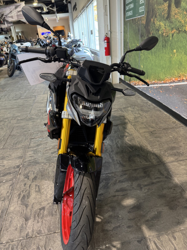 2025 BMW Motorrad G 310 R - Photo 6