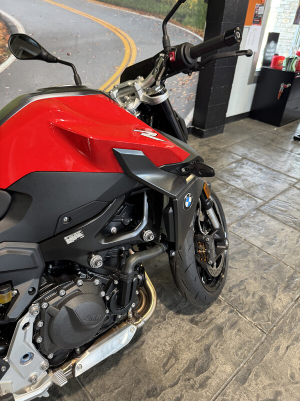 2024 BMW F 900 R - Photo 5