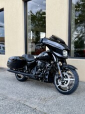 2026 Harley-Davidson® Street Glide® FLHX thumb 2