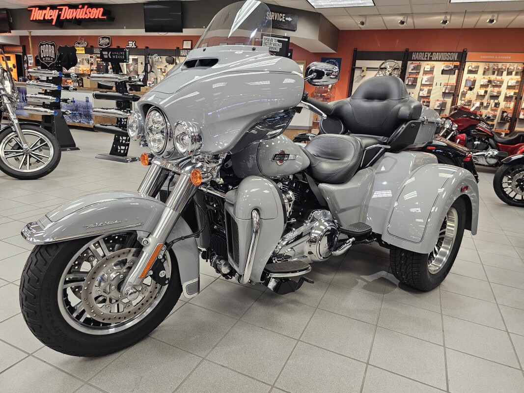 FLHTCUTG 2024 Tri Glide Ultra - Photo 4