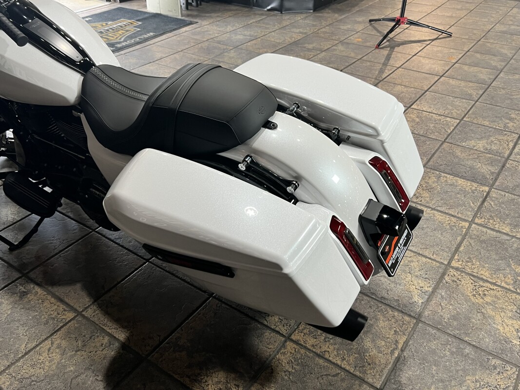 2025 Harley-Davidson Street Glide - Photo 8