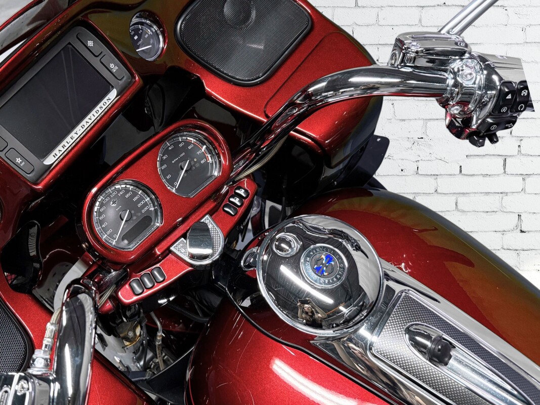 2015 Harley-Davidson CVO Road Glide Ultra Two-Tone Burgundy Blaze/Typhoon Maroon - Photo 8