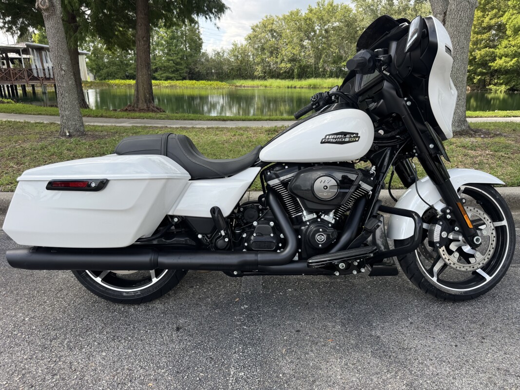 2025 Harley-Davidson<sup>®</sup> Street Glide®