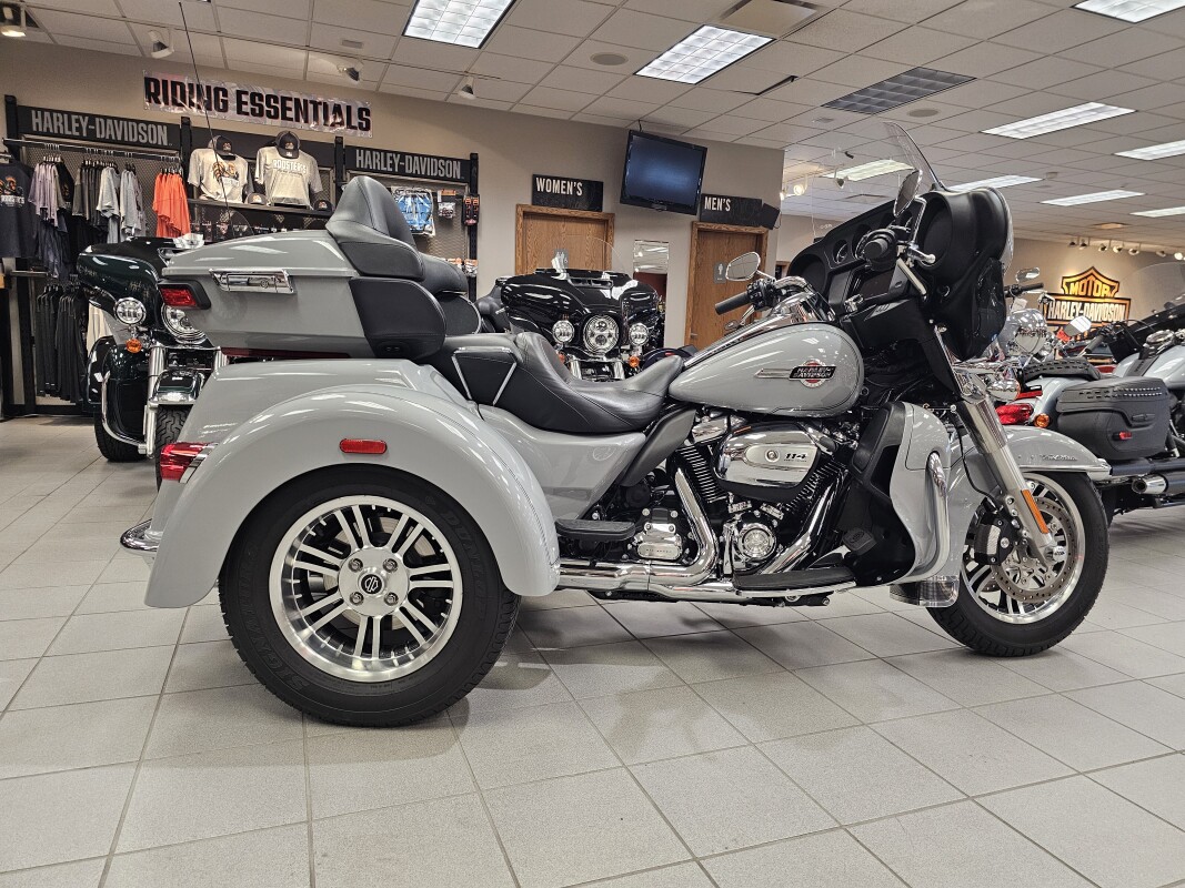FLHTCUTG 2024 Tri Glide Ultra