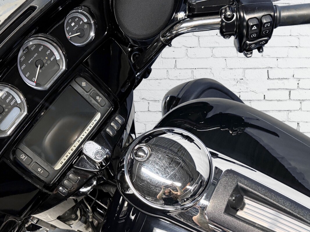 2016 Harley-Davidson Ultra Limited Low Vivid Black - Photo 9