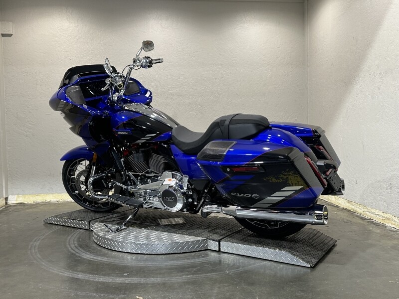 Harley-Davidson CVO Road Glide 2025 FLTRXSE 84621768 BLUE STREAK - Photo 8