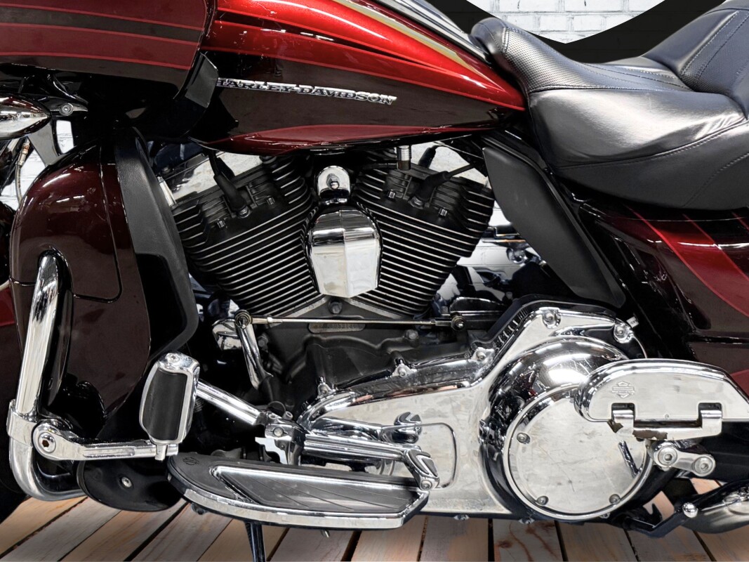2015 Harley-Davidson CVO Road Glide Ultra Two-Tone Burgundy Blaze/Typhoon Maroon - Photo 6