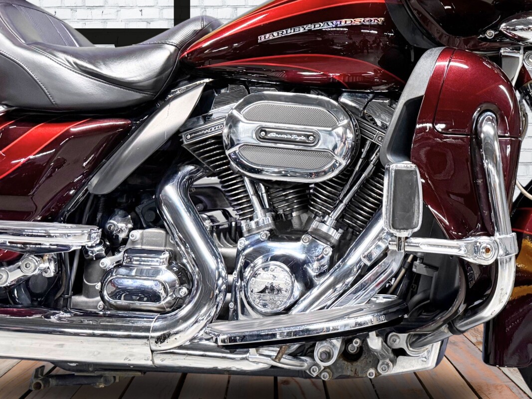 2015 Harley-Davidson CVO Road Glide Ultra Two-Tone Burgundy Blaze/Typhoon Maroon - Photo 3