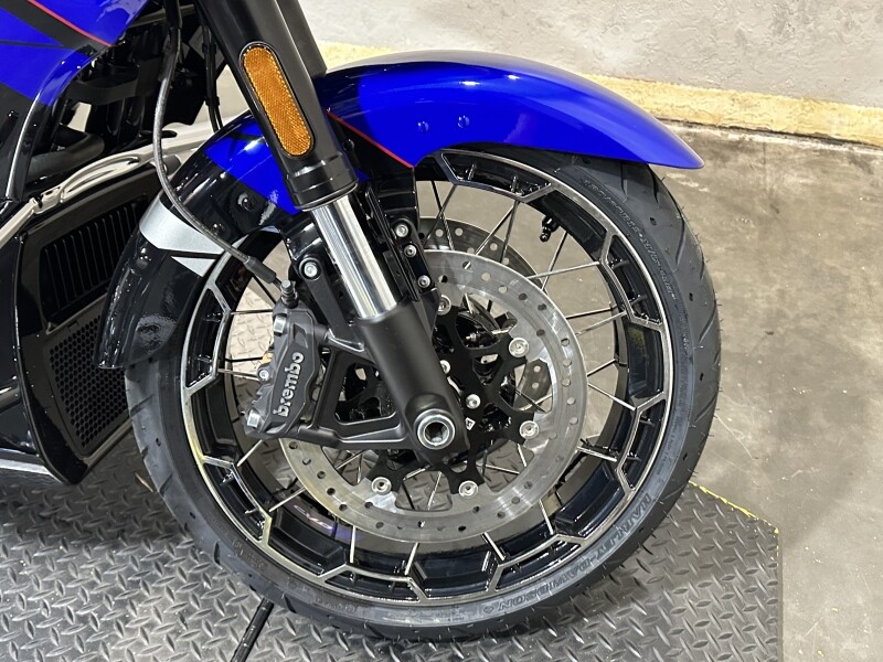 Harley-Davidson CVO Road Glide 2025 FLTRXSE 84621768 BLUE STREAK - Photo 9