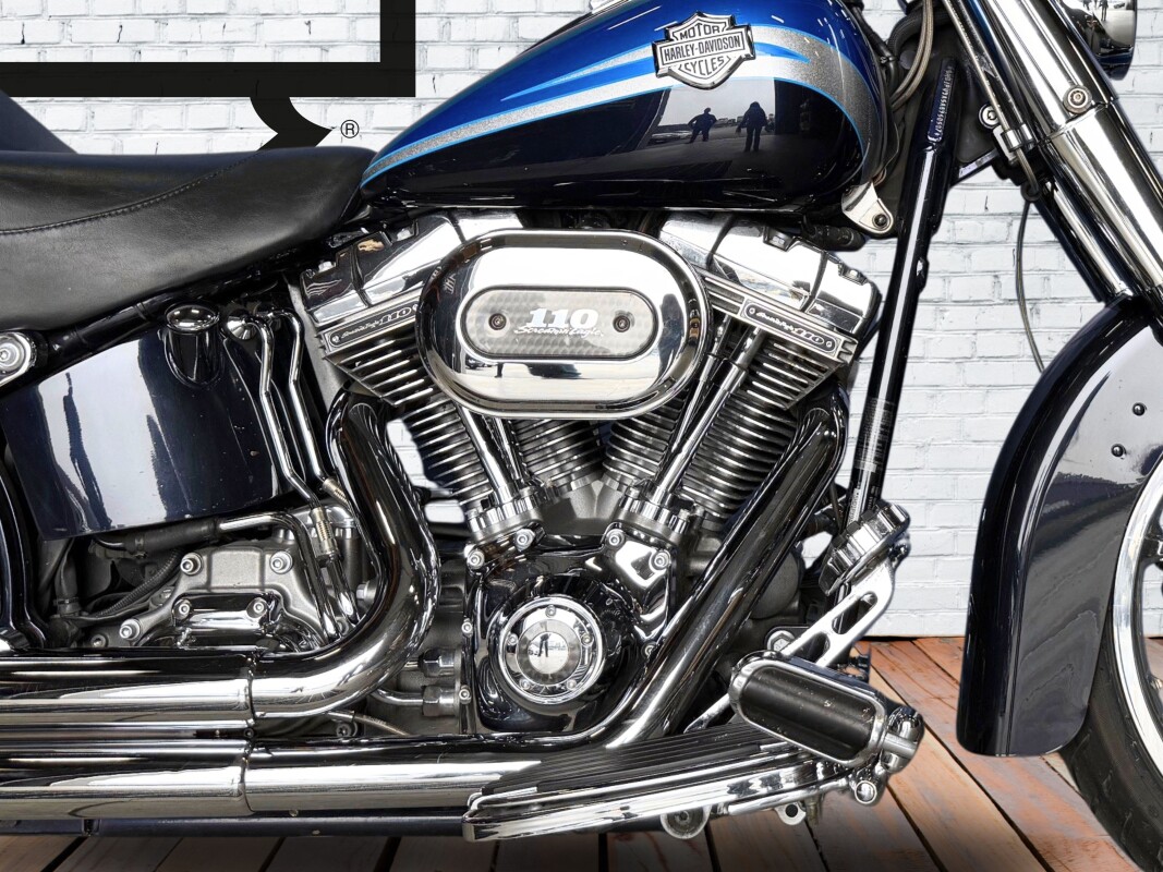 2010 Harley-Davidson CVO Softail Convertible Abyss Blue/Sapphire with Silver Braze Graphics - Photo 4