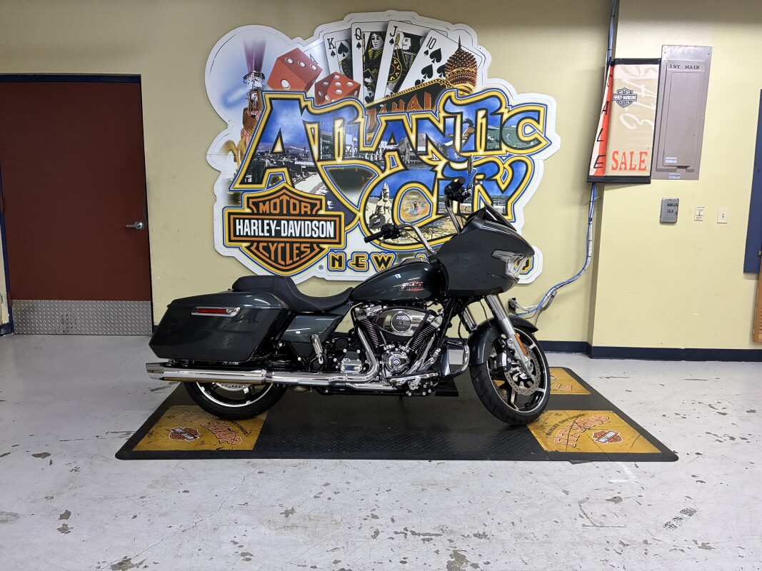 2025 Harley-Davidson® Road Glide® Iron Horse Metallic - Black Finish