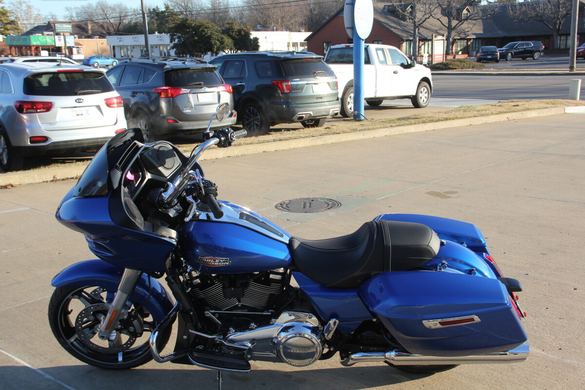 2025 Harley-Davidson Road Glide Blue Burst - Photo 2