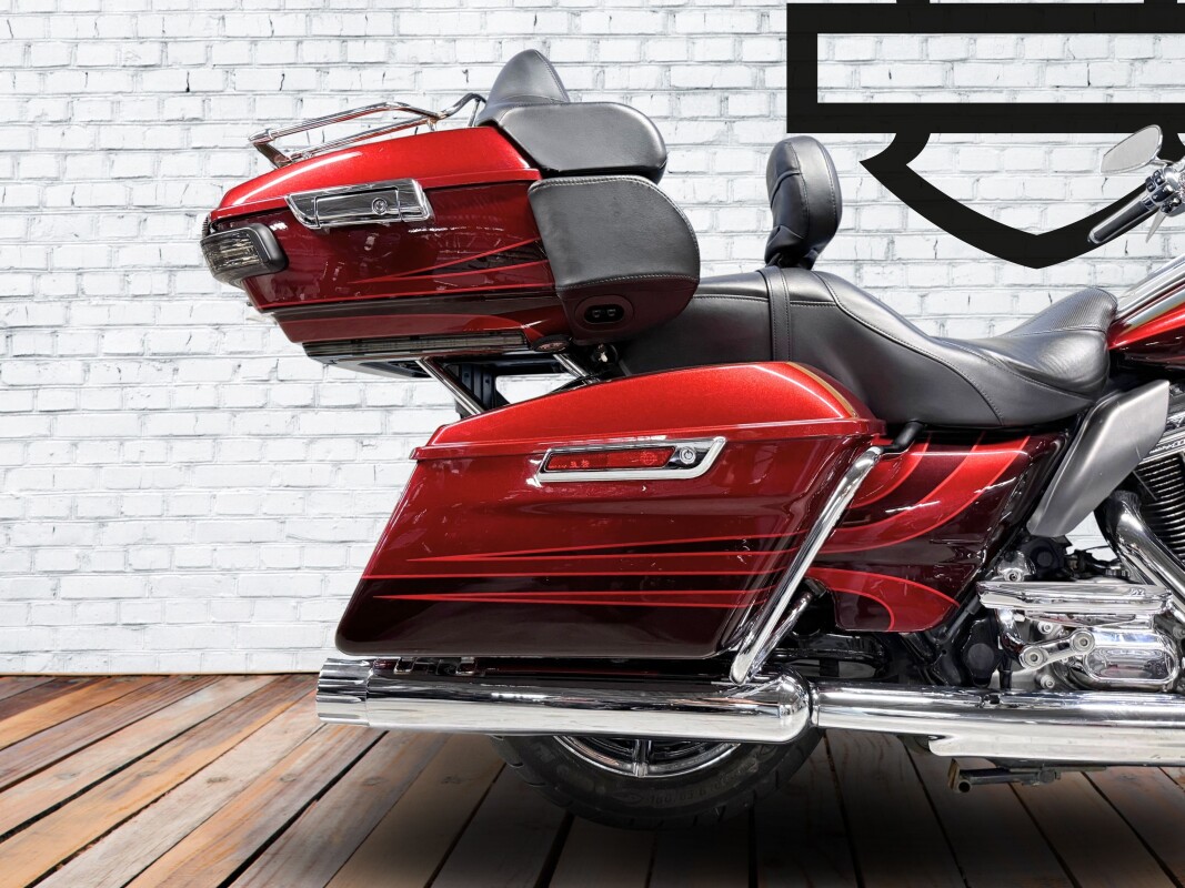 2015 Harley-Davidson CVO Road Glide Ultra Two-Tone Burgundy Blaze/Typhoon Maroon - Photo 4