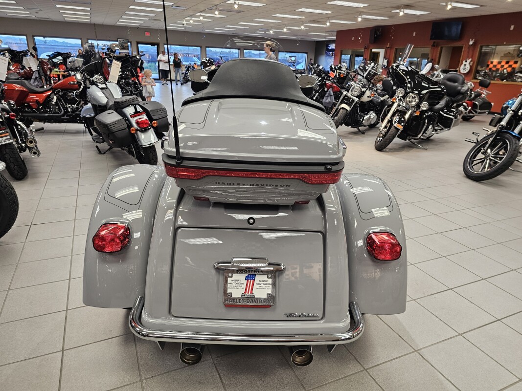 FLHTCUTG 2024 Tri Glide Ultra - Photo 7