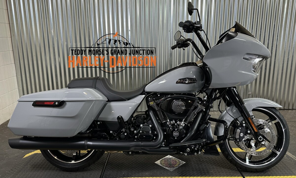 2025 Harley-Davidson Road Glide Billiard Gray - Black Finish