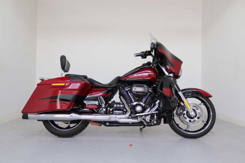 2017 Harley-Davidson® CVO™ Street Glide® Starfire Black/Atomic Red with Contrast Chrome Aggressor Wh