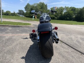 2020 Harley-Davidson® Fat Boy® 114 Vivid Black thumb 1