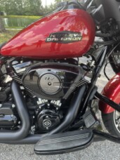 2025 Harley-Davidson<sup>®</sup> Street Glide® thumb 2