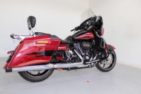 2017 Harley-Davidson® CVO™ Street Glide® Starfire Black/Atomic Red with Contrast Chrome Aggressor Wh thumb 3