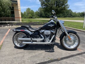 2020 Harley-Davidson® Fat Boy® 114 Vivid Black thumb 3