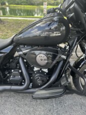 2025 Harley-Davidson® Street Glide® thumb 2