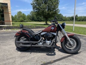 2017 Harley-Davidson<sup>®</sup> Softail Slim® Red Iron Denim thumb 3