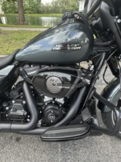 2025 Harley-Davidson® Street Glide® thumb 2