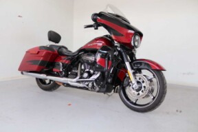 2017 Harley-Davidson® CVO™ Street Glide® Starfire Black/Atomic Red with Contrast Chrome Aggressor Wh thumb 2