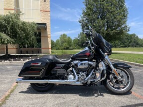 2021 Harley-Davidson® Electra Glide® Standard Vivid Black thumb 3