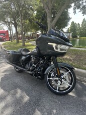 2025 Harley-Davidson® Road Glide® thumb 3