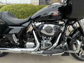 2025 Harley-Davidson® Road Glide® Vivid Black thumb 3