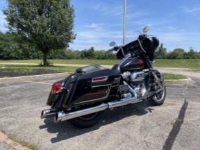 2021 Harley-Davidson® Electra Glide® Standard Vivid Black thumb 2