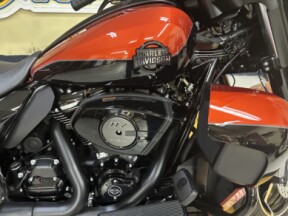 2025 Harley-Davidson® Street Glide® Ultra Whiskey Fire / Vivid Black - Black Finish thumb 3