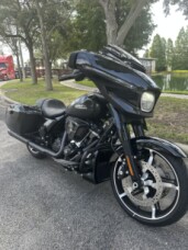 2025 Harley-Davidson® Street Glide® thumb 3