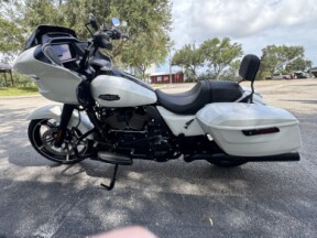 2025 Harley-Davidson<sup>®</sup> Road Glide® thumb 0