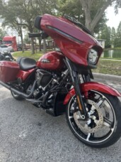2025 Harley-Davidson<sup>®</sup> Street Glide® thumb 3