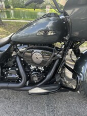 2025 Harley-Davidson® Road Glide® thumb 2