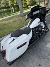 2025 Harley-Davidson<sup>®</sup> Street Glide® thumb 3