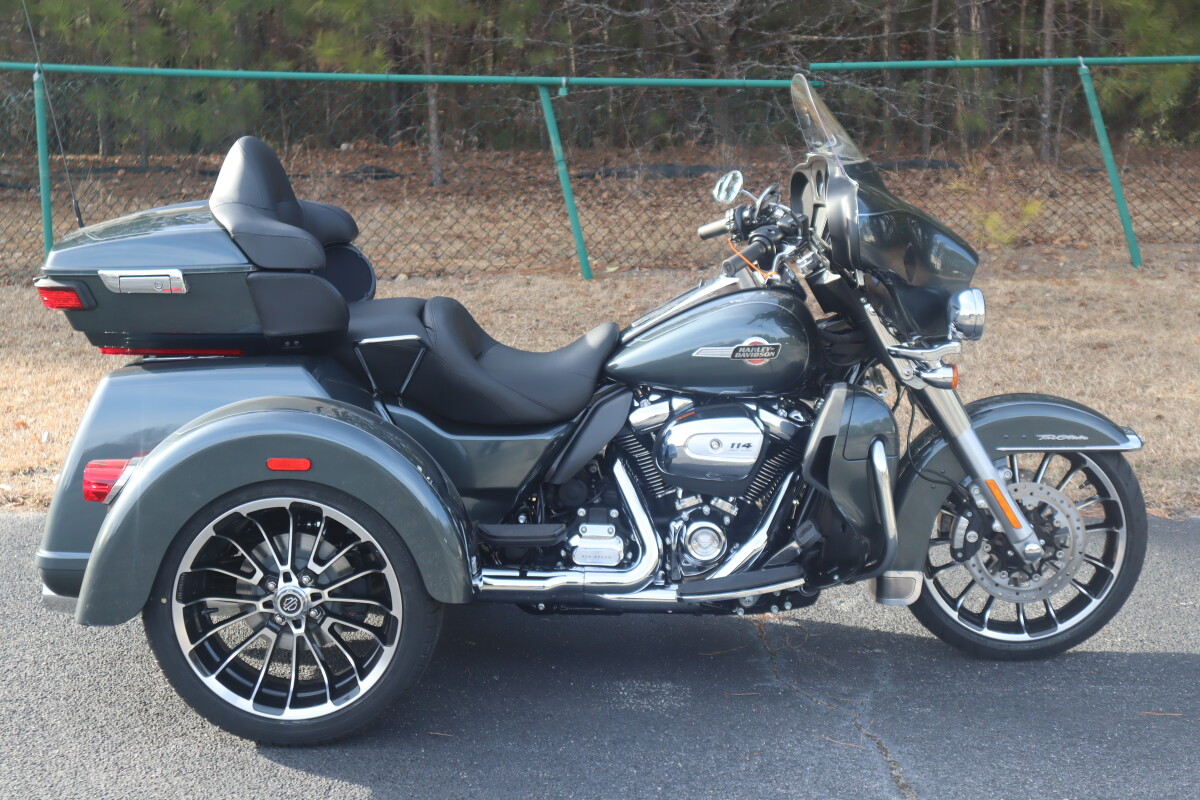 2025 Harley-Davidson Tri Glide Ultra FLHTCUTG