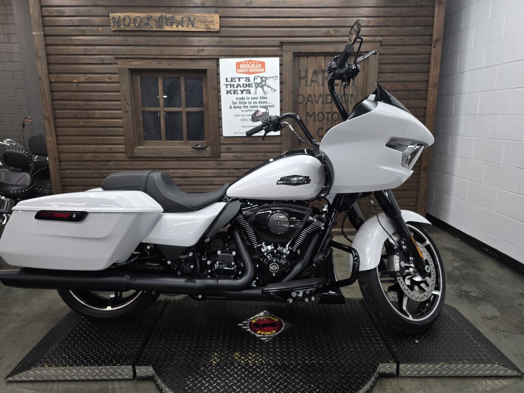 2025 Harley-Davidson Road Glide WHITE ONYX PRL/BLACK TRIM