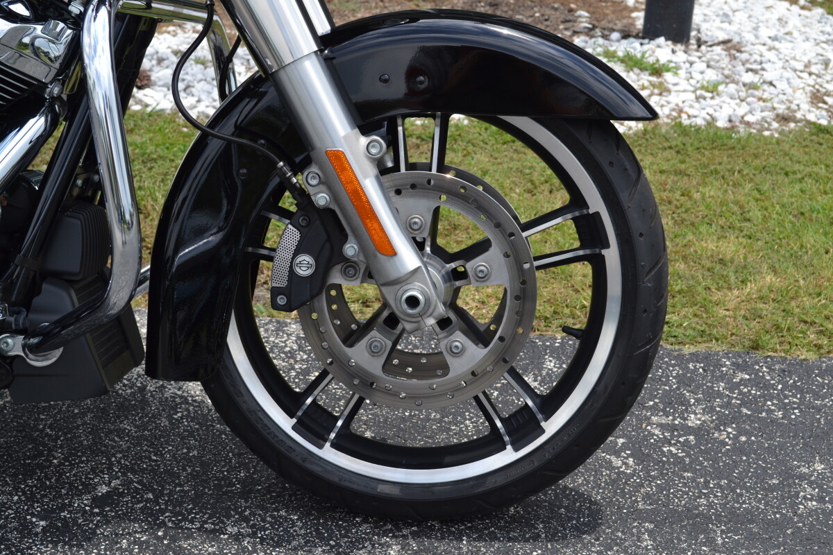 2017 Harley-Davidson Street Glide Special - FLHXS - Photo 2