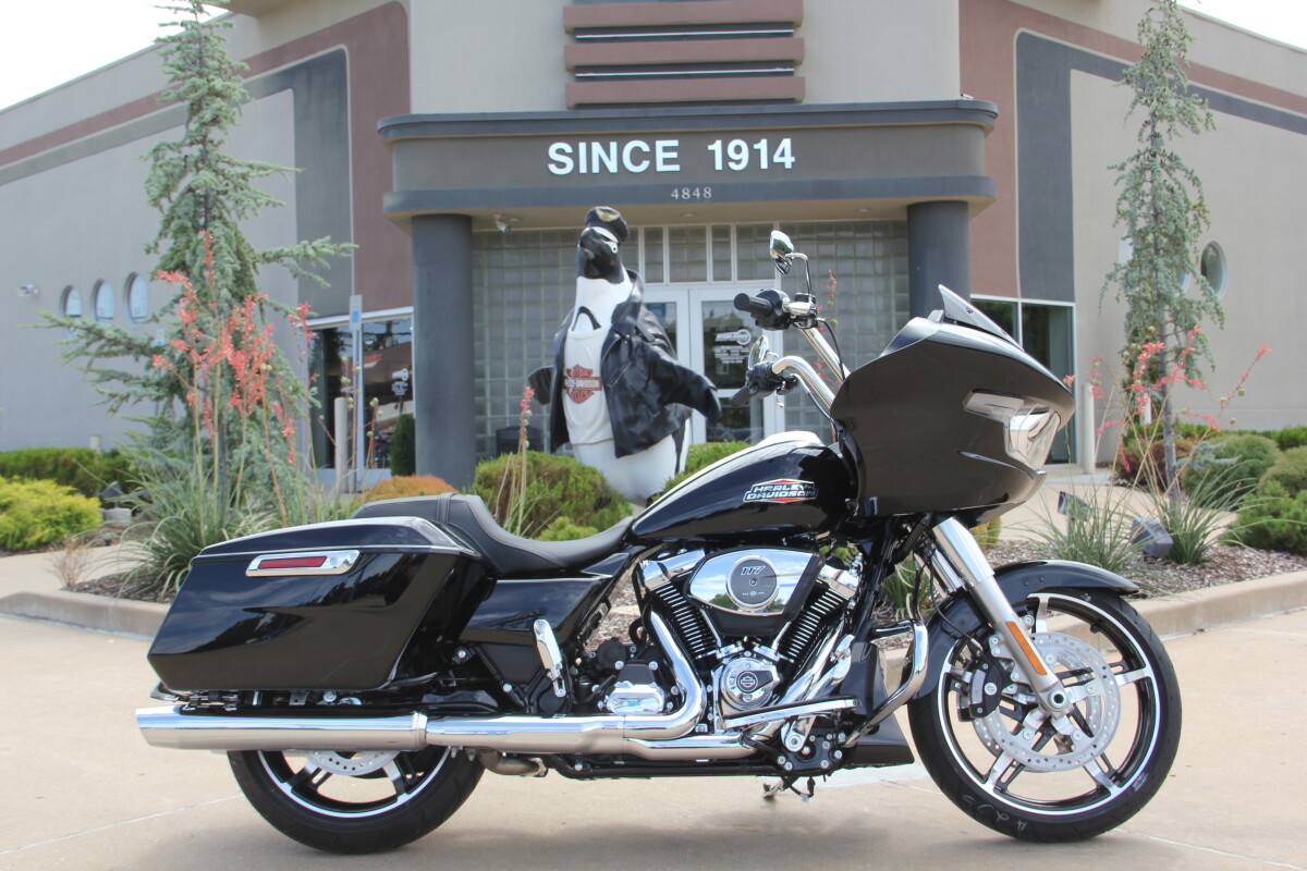 2025 Harley-Davidson Road Glide Vivid Black - Photo 2