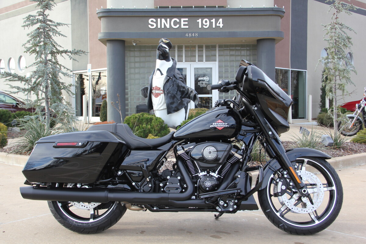 2025 Harley-Davidson Street Glide Midnight Firestorm - Black Finish - Photo 2