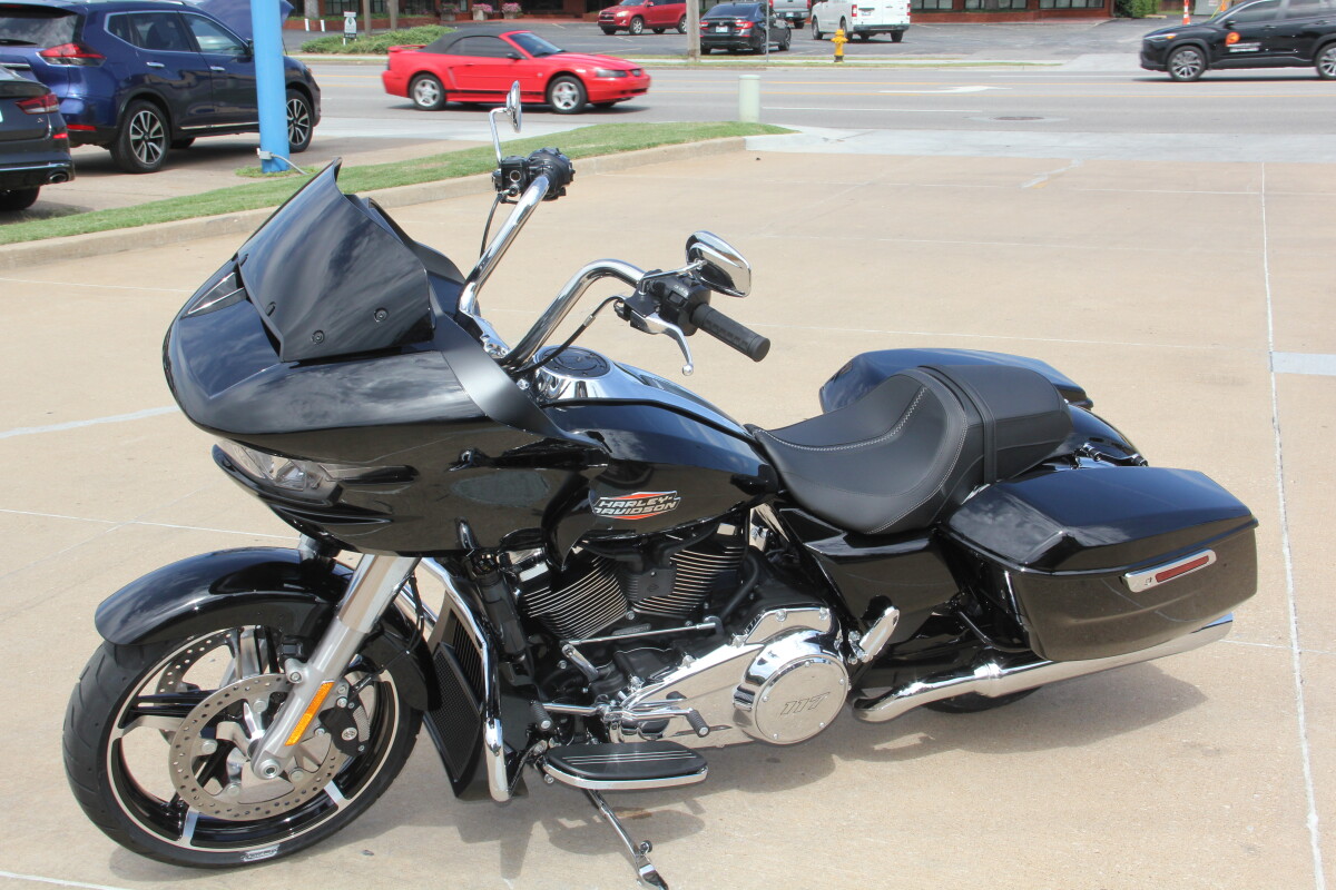 2025 Harley-Davidson Road Glide Vivid Black - Photo 6