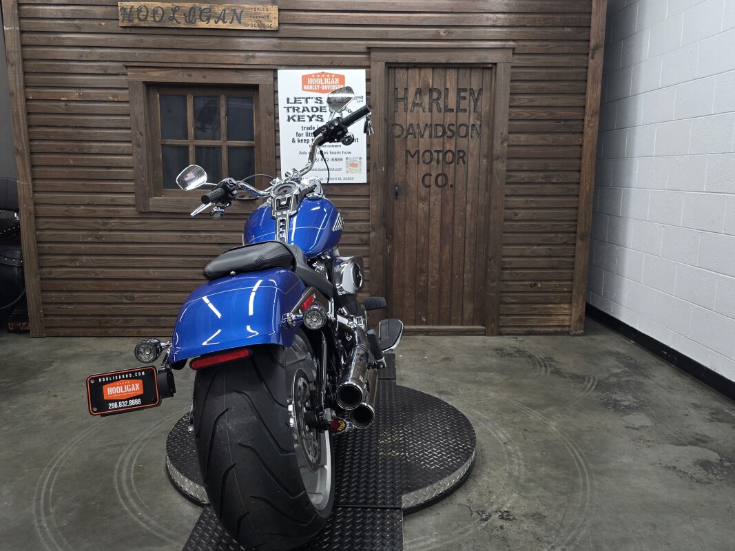 2025 Harley-Davidson Fat Boy BLUE BURST W/ PINSTRIPE - Photo 3