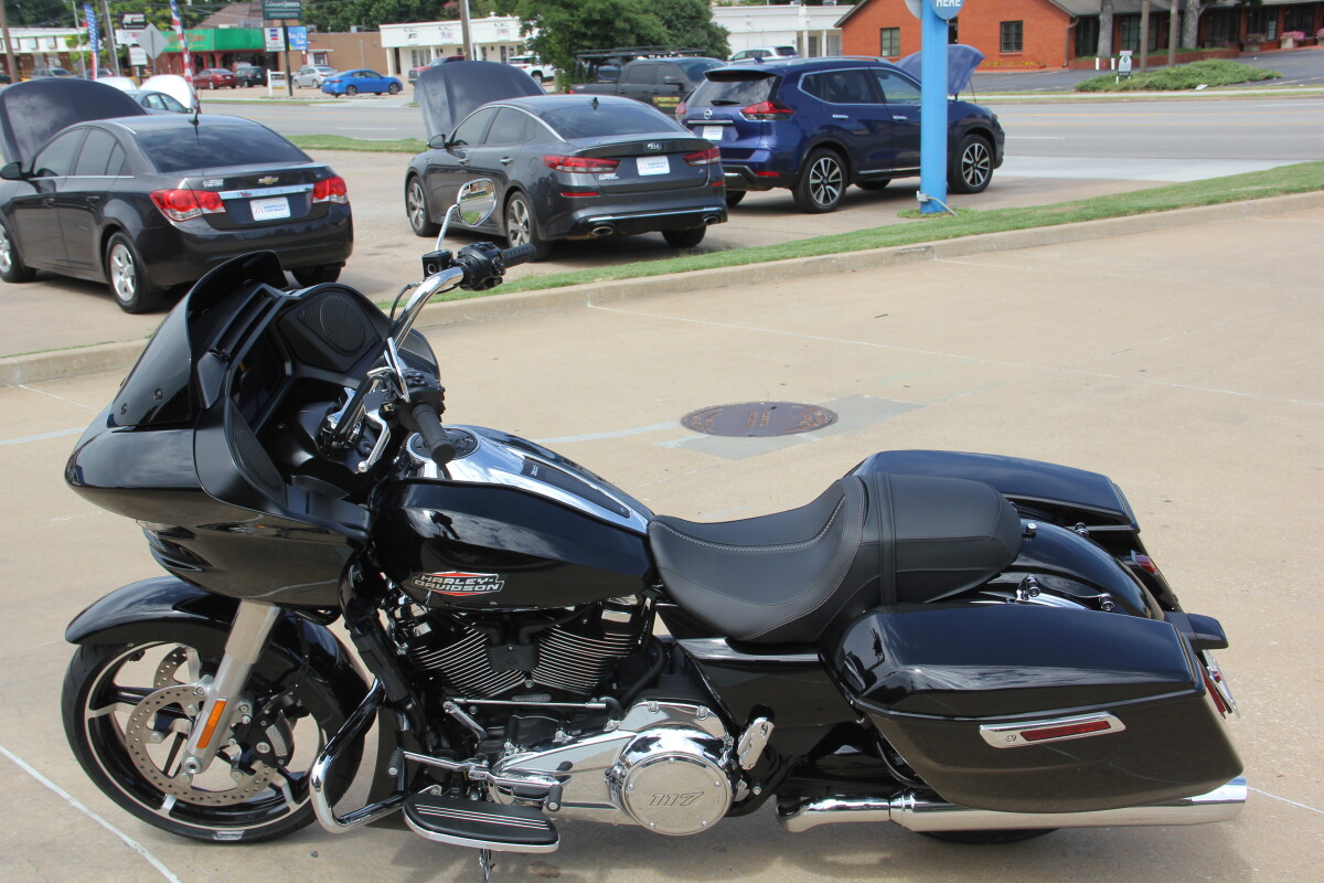 2025 Harley-Davidson Road Glide Vivid Black - Photo 3