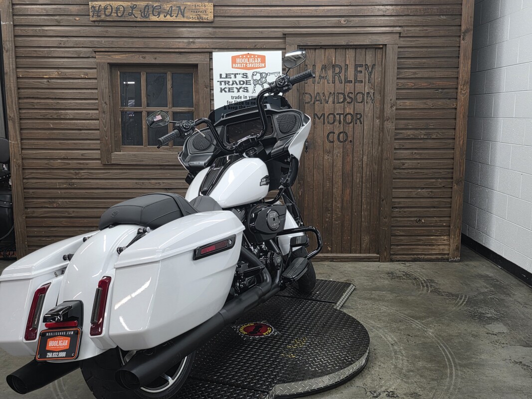 2025 Harley-Davidson Road Glide WHITE ONYX PRL/BLACK TRIM - Photo 3