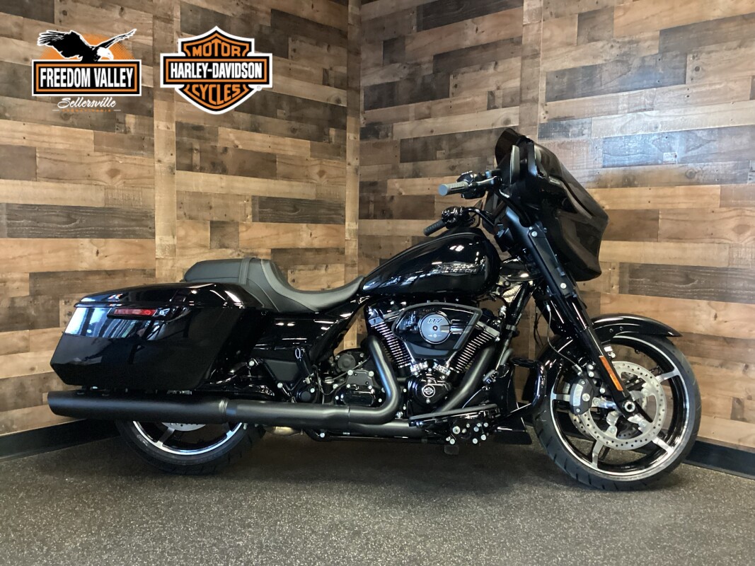 2025 Harley-Davidson Street Glide Vivid Black - Black Finish FLHX