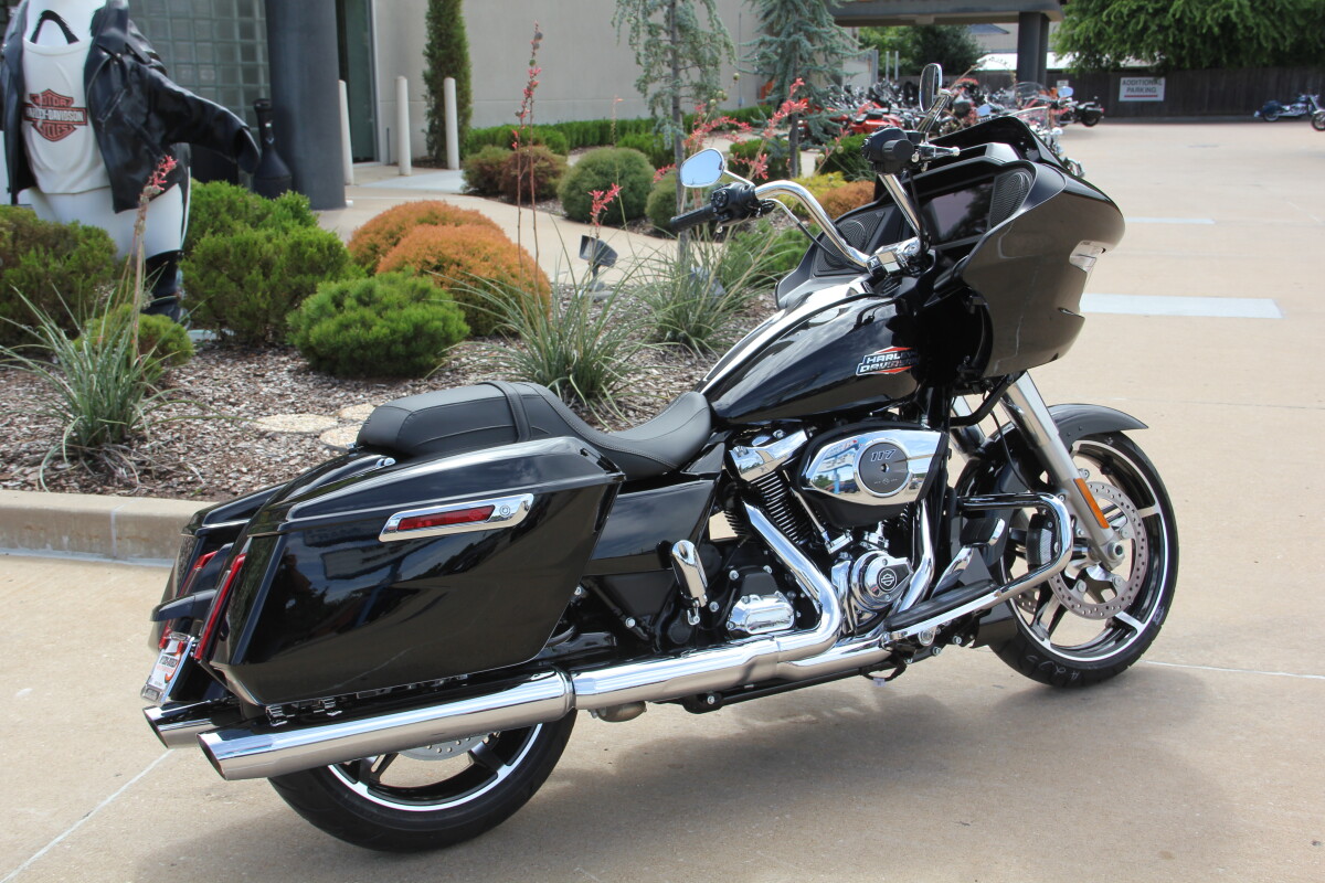 2025 Harley-Davidson Road Glide Vivid Black - Photo 5