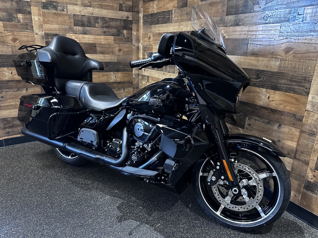 2025 Harley-Davidson Street Glide Ultra Vivid Black - Black Finish FLHXU - Photo 3